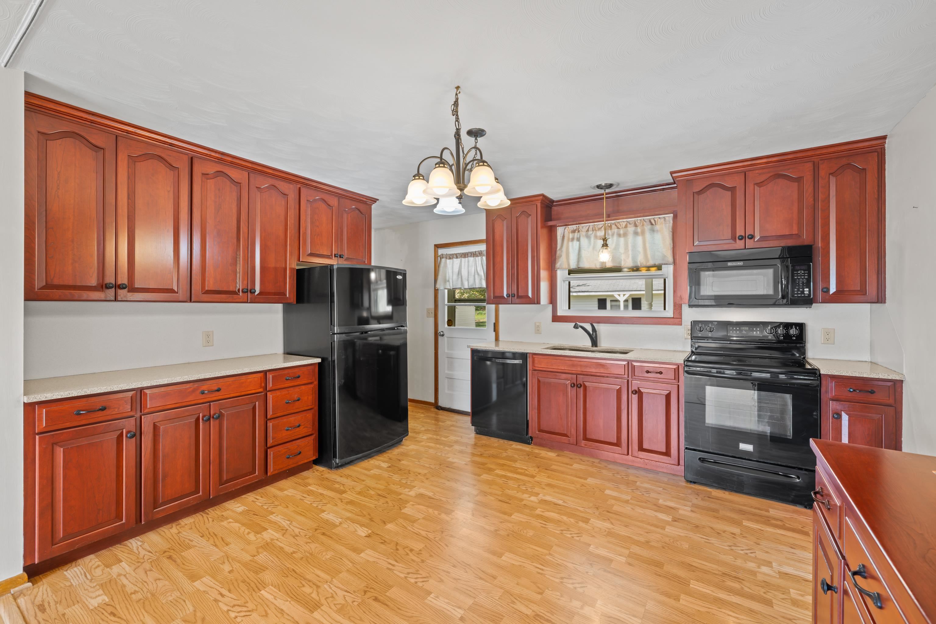 1070 HARMAN RD