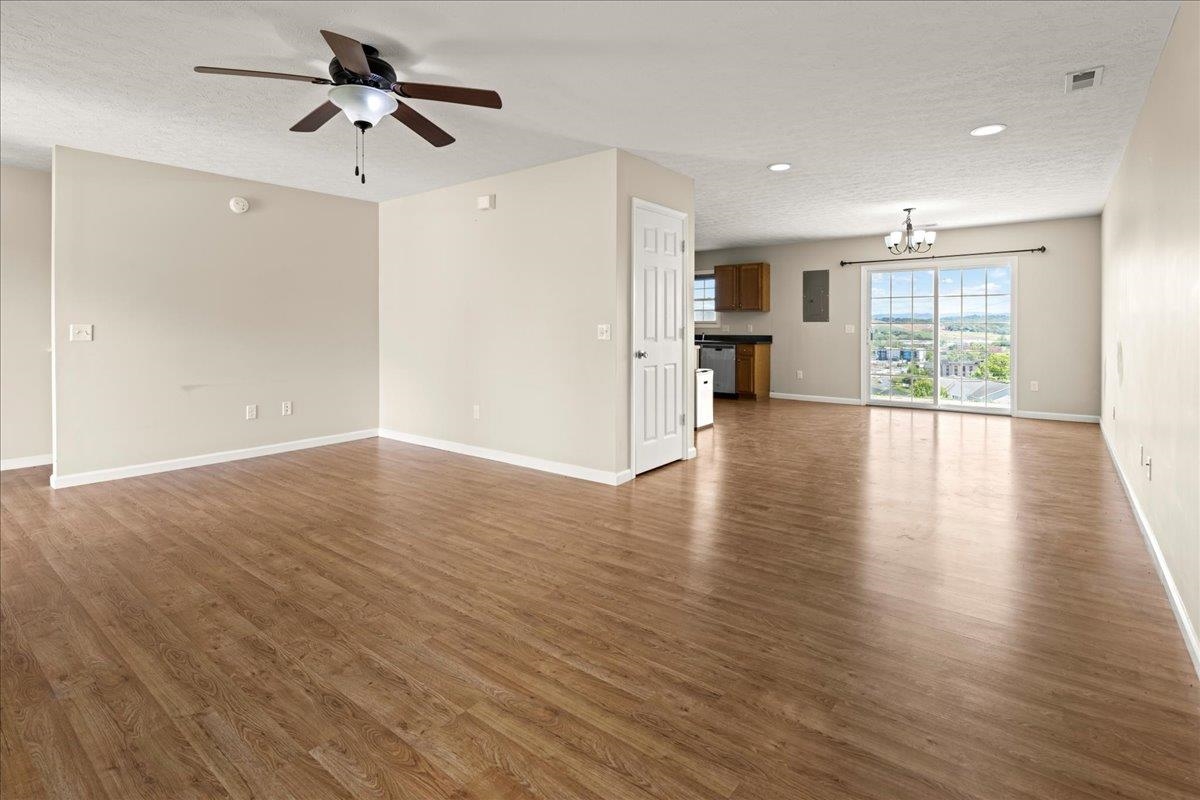3265 HEBRON CT