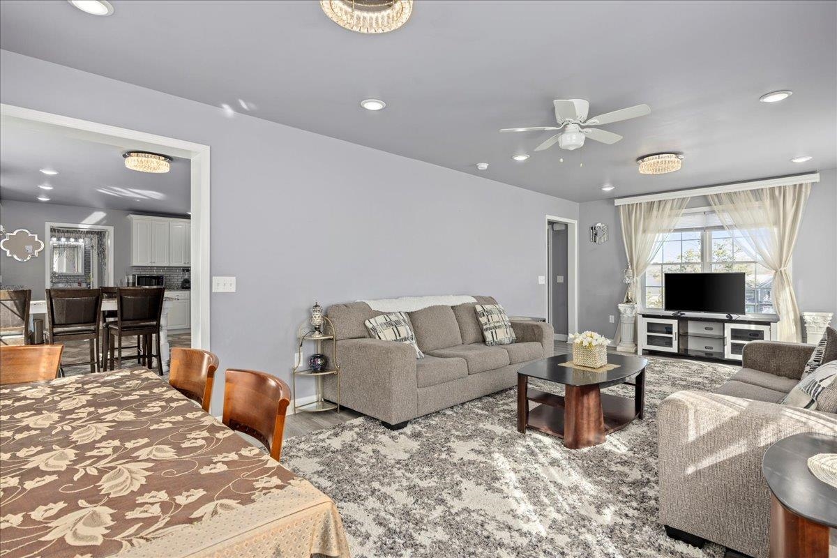 241 SUFFOLK DR