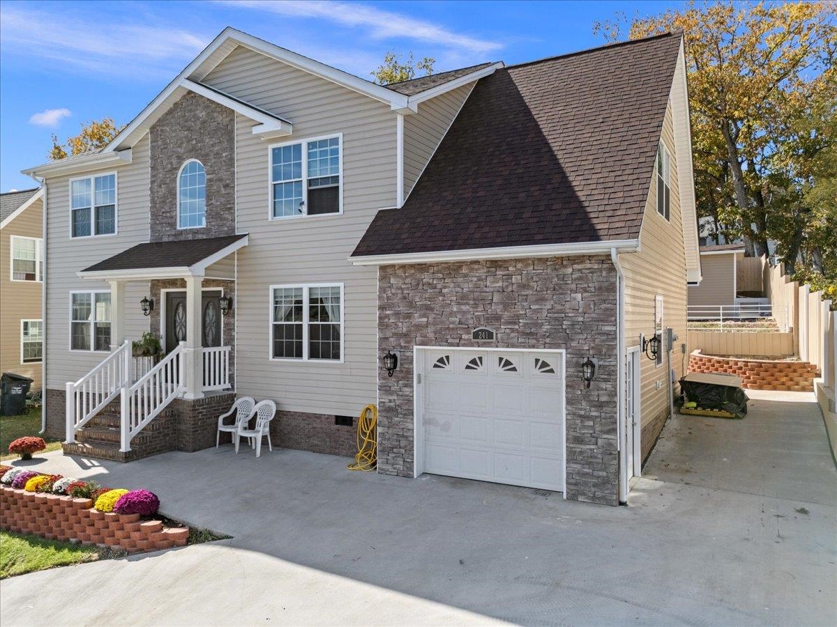 241 SUFFOLK DR