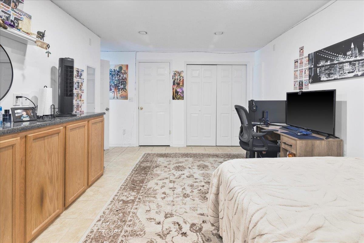 3042 CRYSTAL SPRING LN