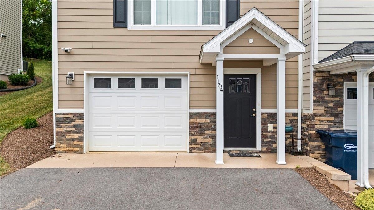 1104 BLUEMOON DR