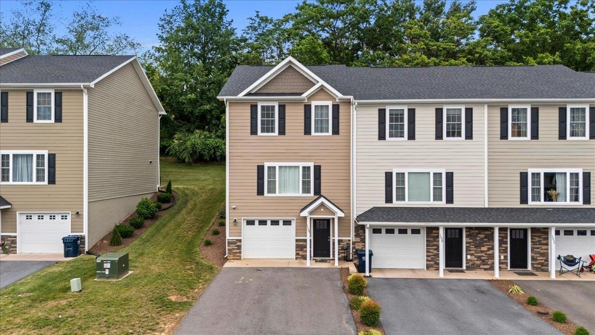 1104 BLUEMOON DR