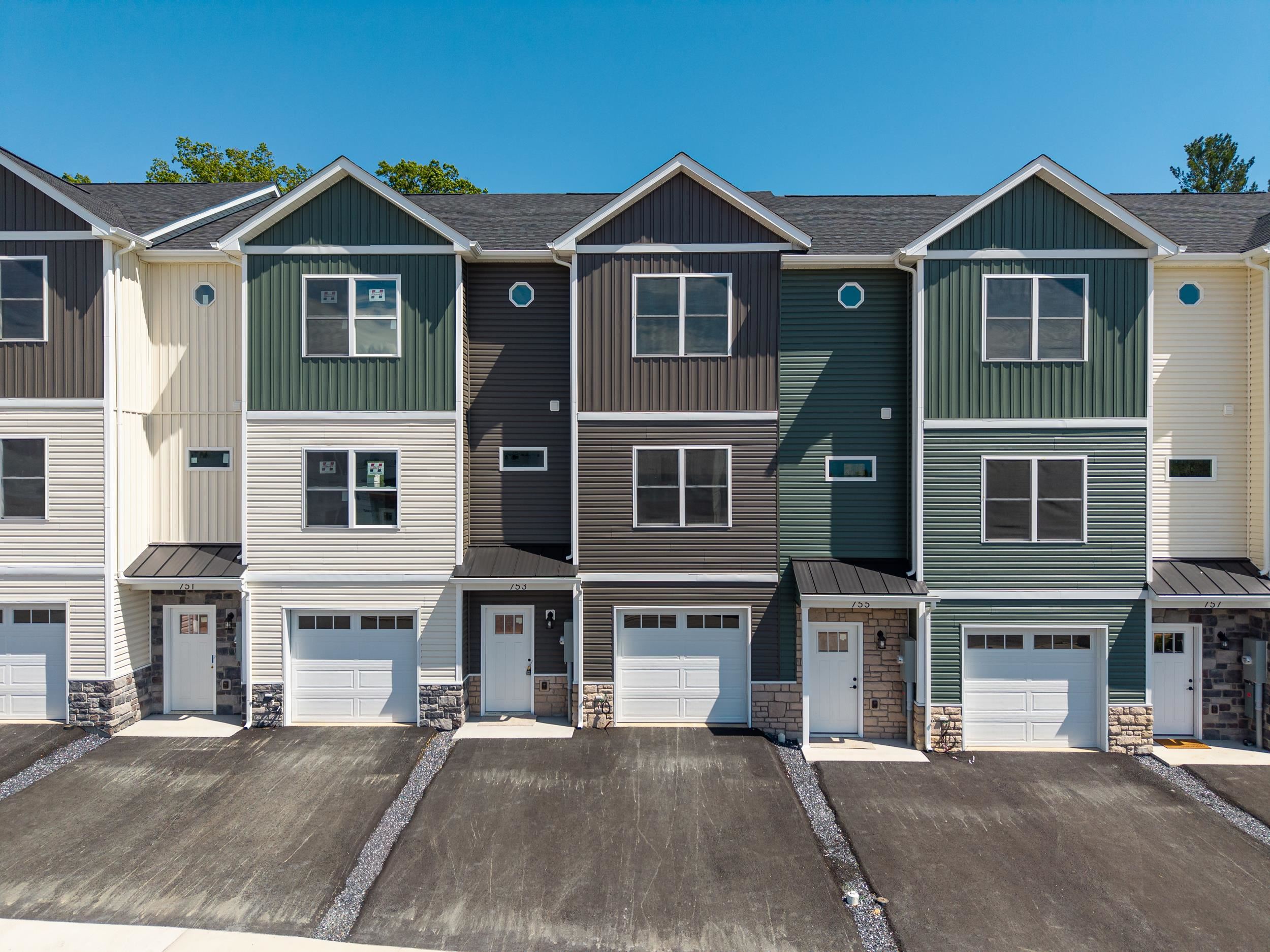 749 ZEPHYR DR