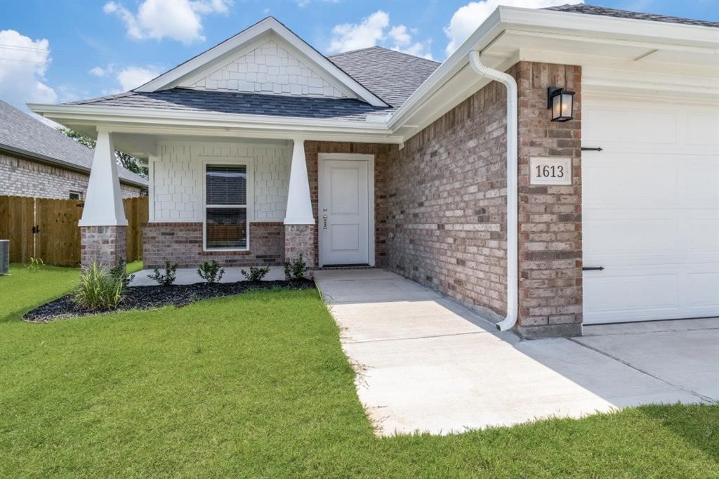 1613 Aleia Cove