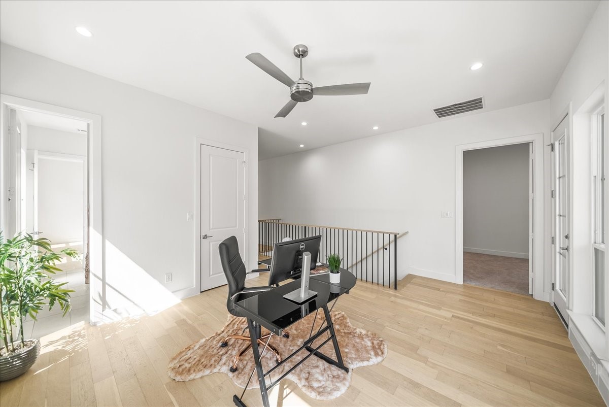 135 Garden Court E