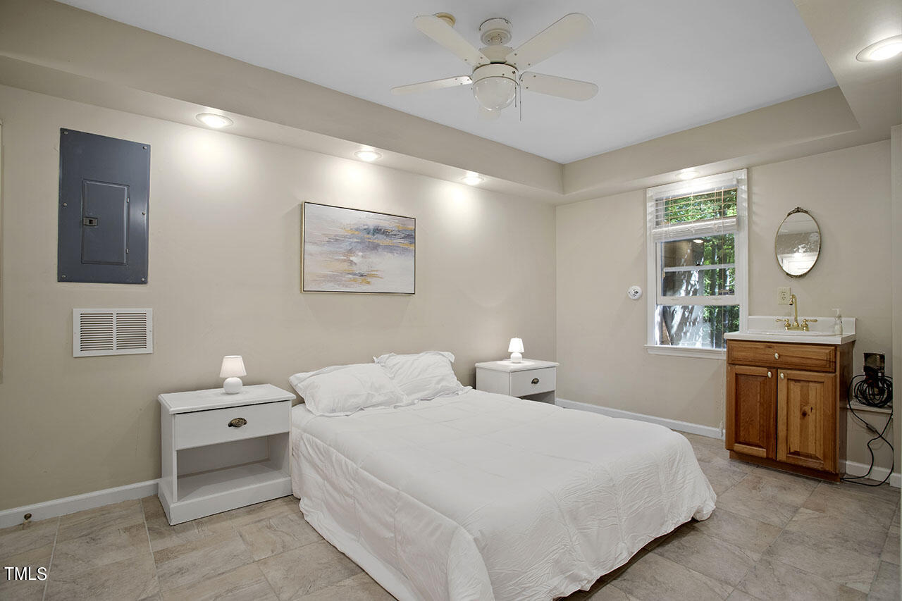 1402 Princess Anne Road