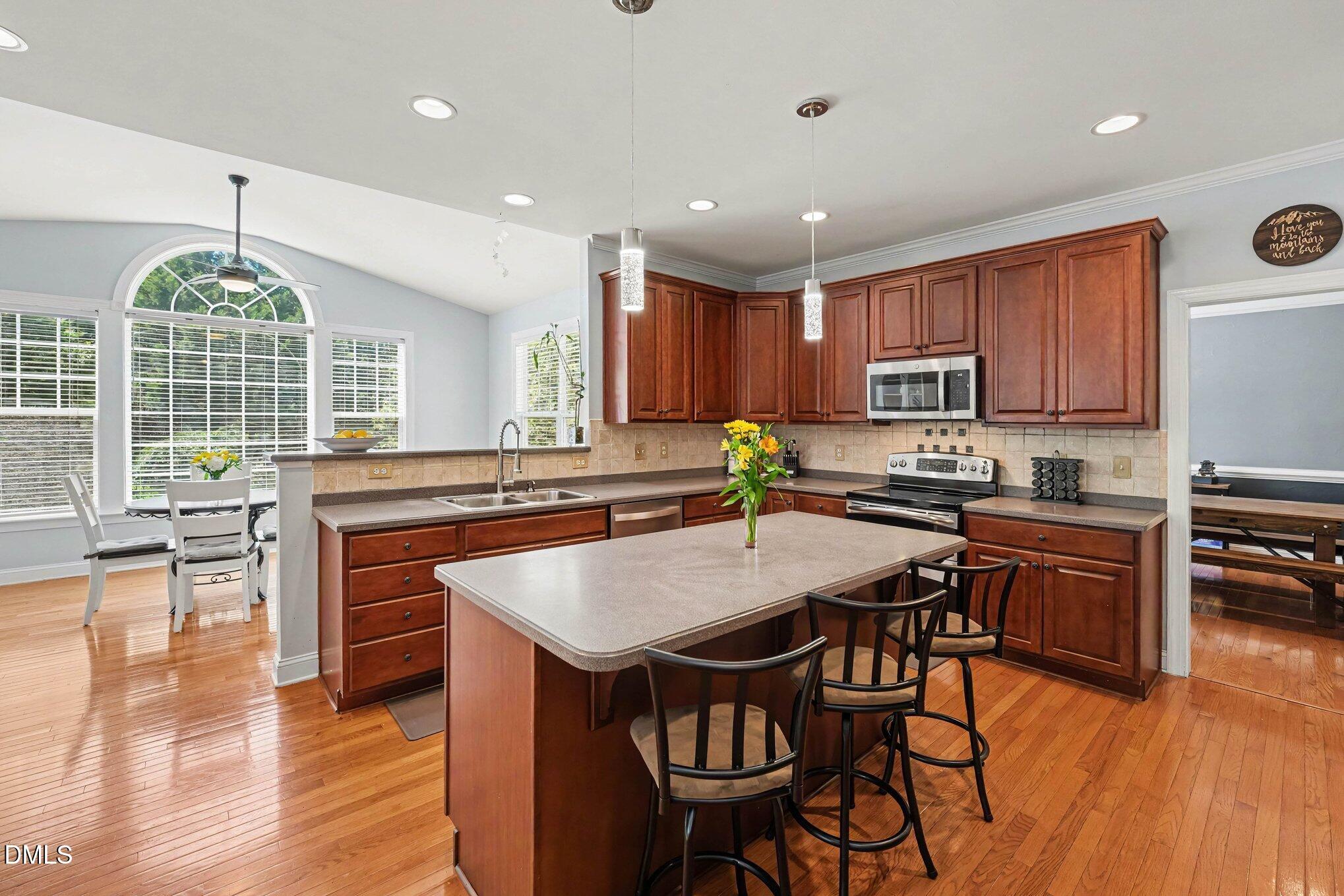 3005 Grandview Heights Lane
