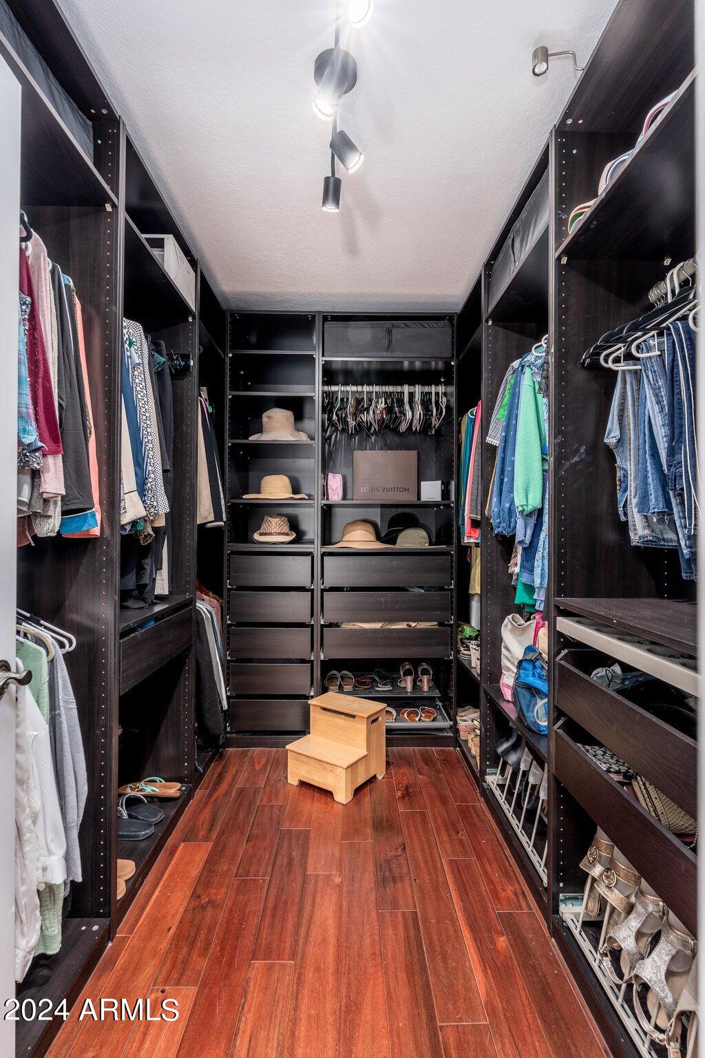 8050 E DEL MERCURIO Drive