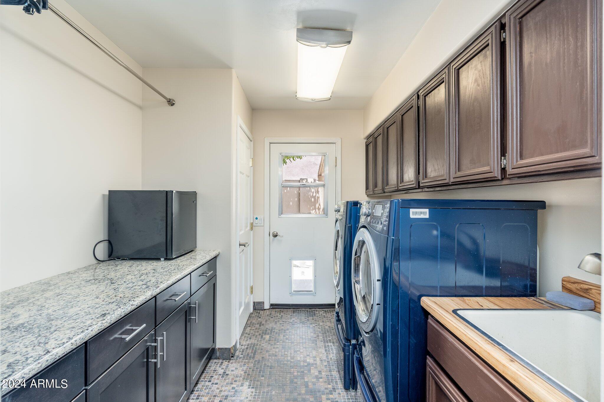 8050 E DEL MERCURIO Drive