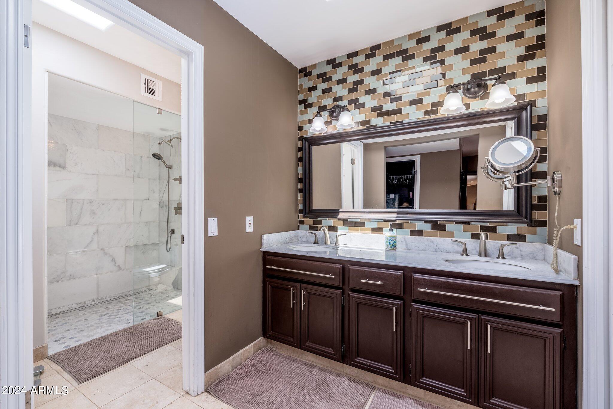 8050 E DEL MERCURIO Drive