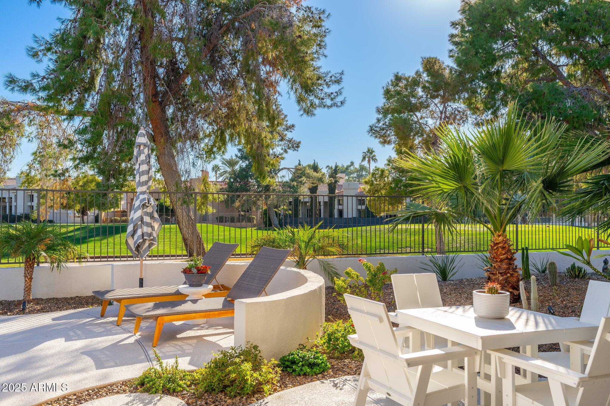 8327 E SUNNYSIDE Drive