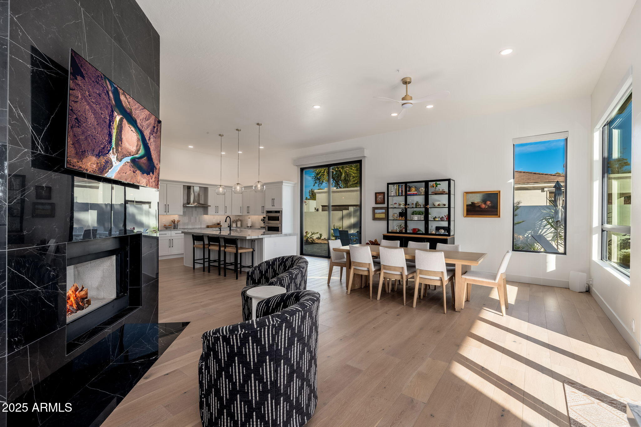 8327 E SUNNYSIDE Drive