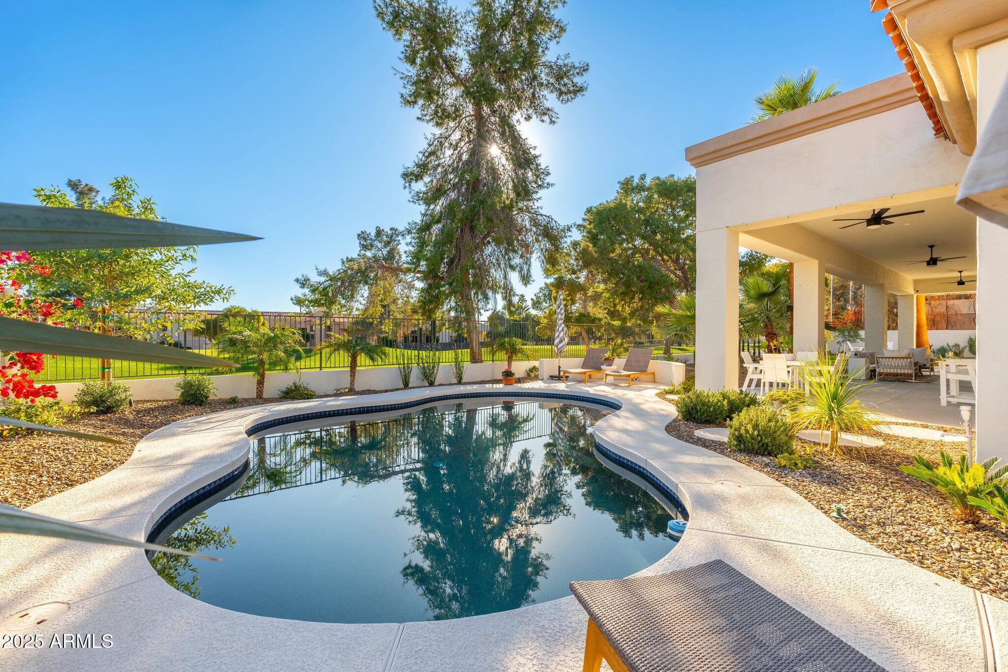 8327 E SUNNYSIDE Drive