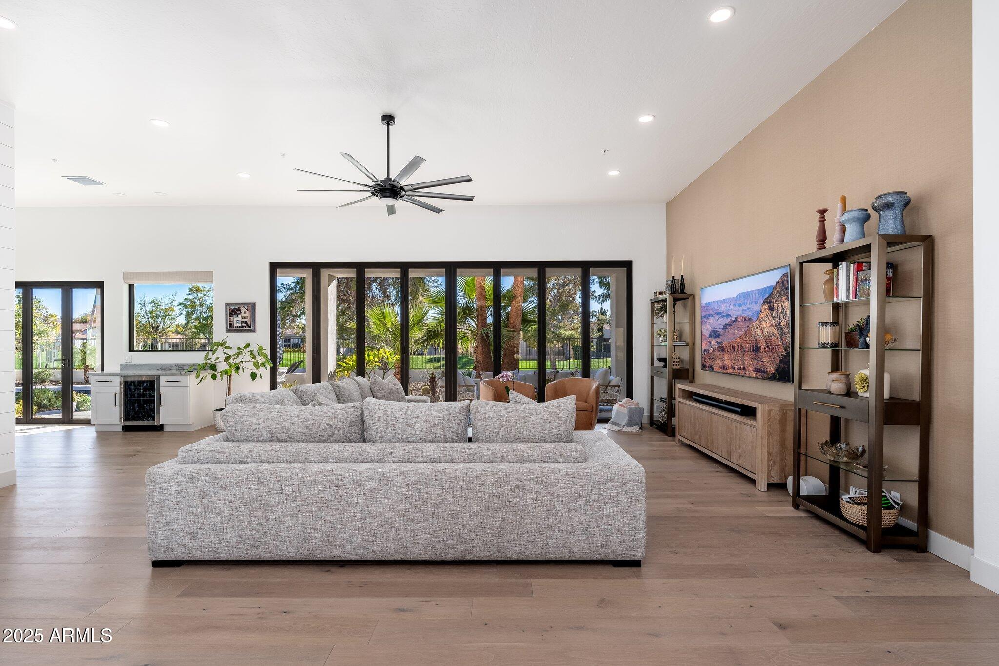 8327 E SUNNYSIDE Drive