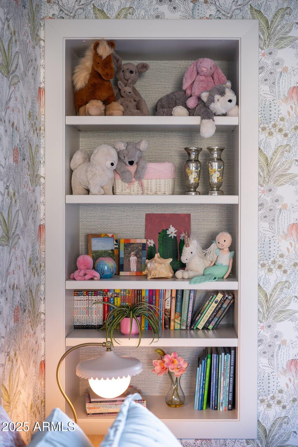 8327 E SUNNYSIDE Drive