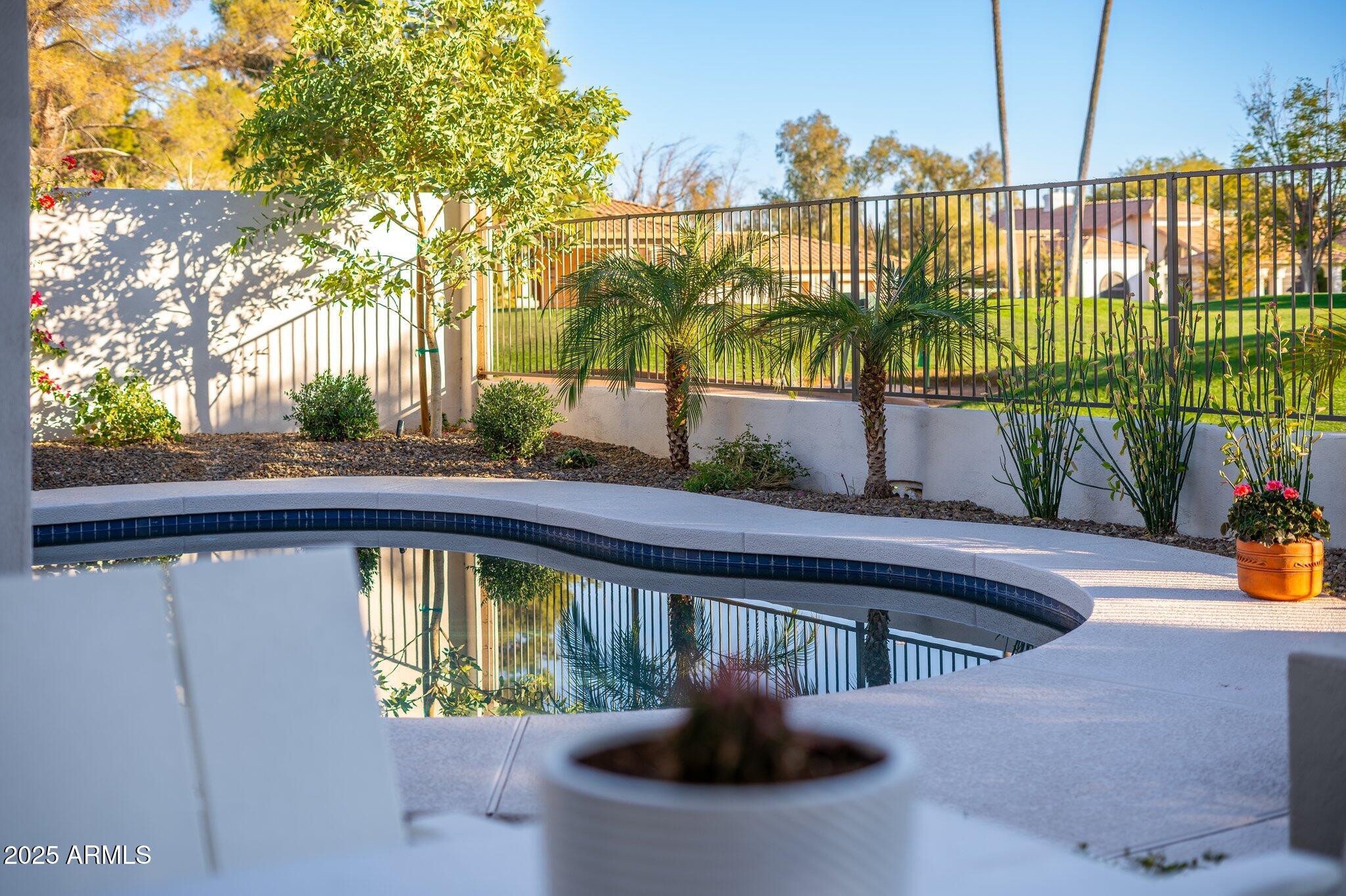 8327 E SUNNYSIDE Drive