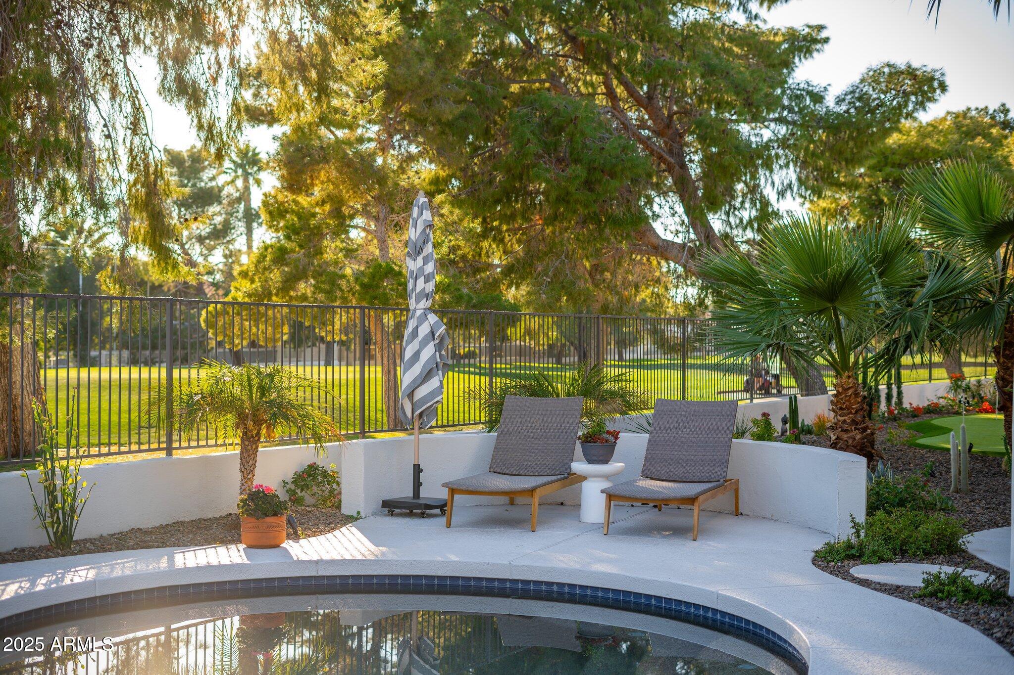 8327 E SUNNYSIDE Drive