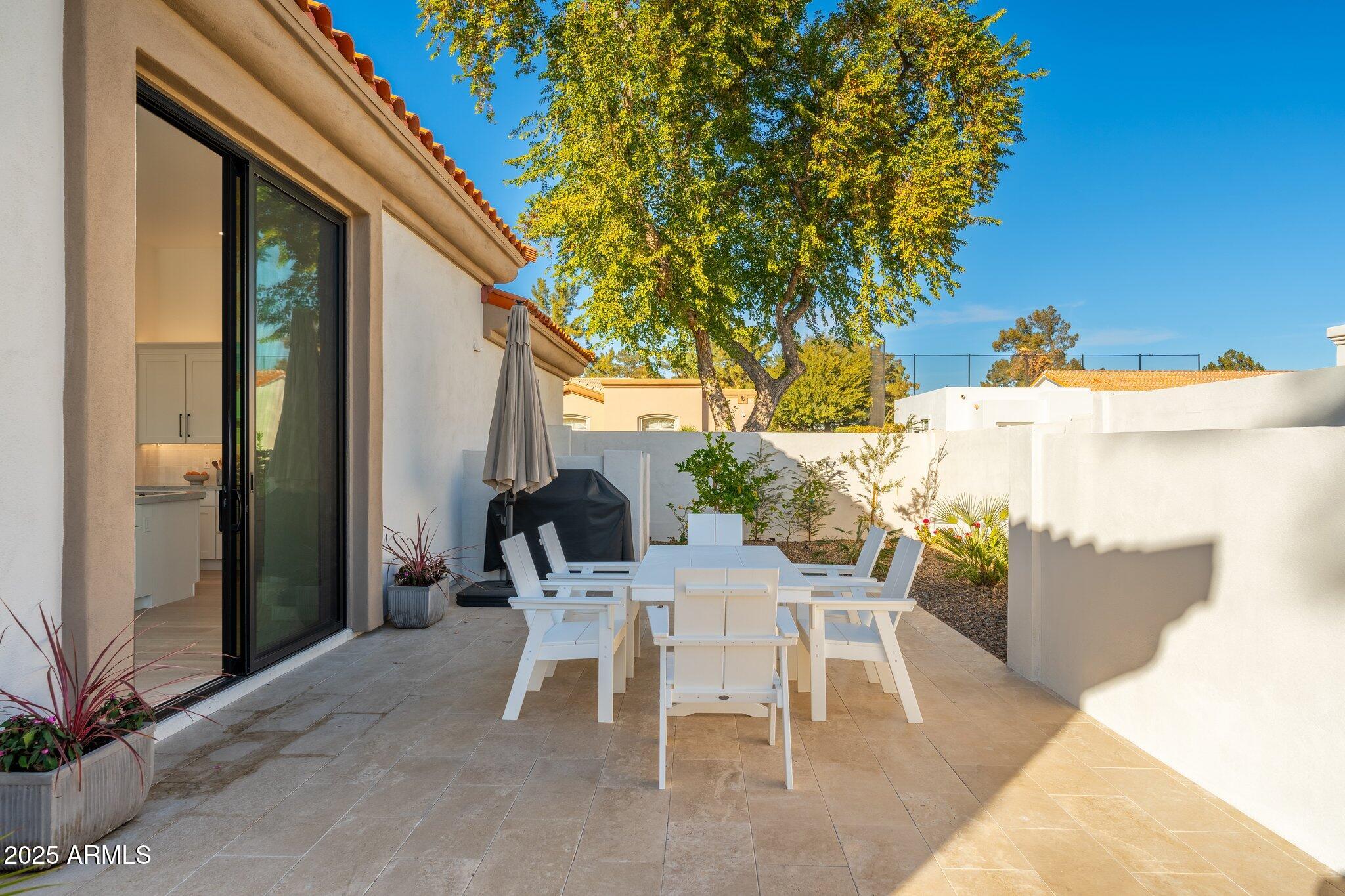 8327 E SUNNYSIDE Drive