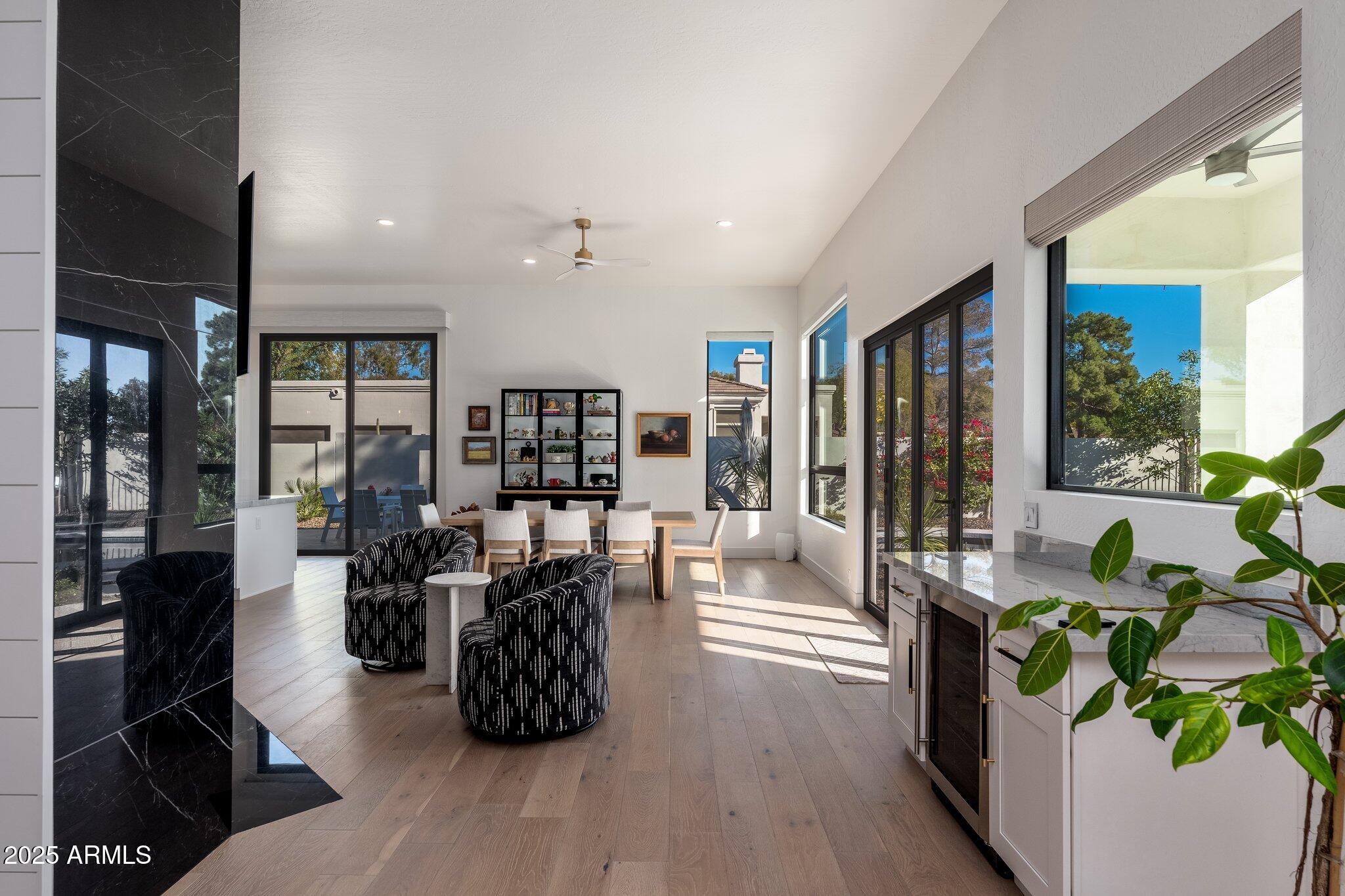 8327 E SUNNYSIDE Drive