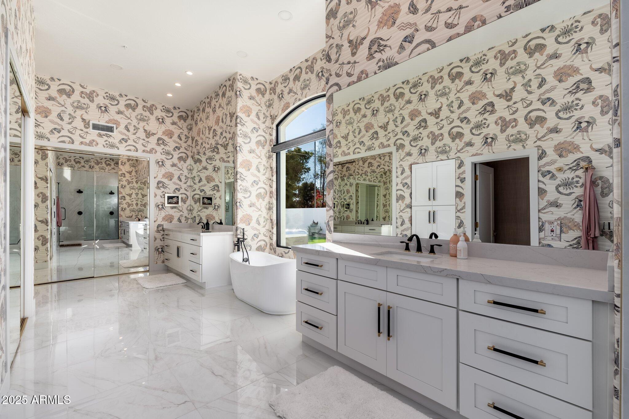 8327 E SUNNYSIDE Drive