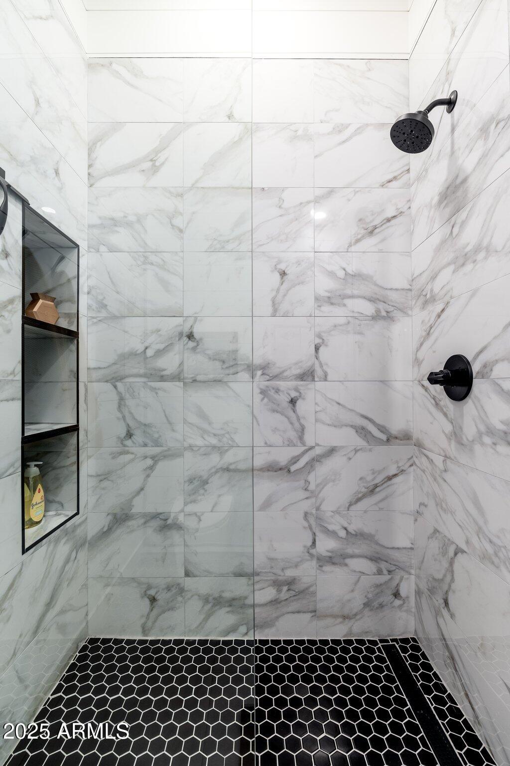 8327 E SUNNYSIDE Drive