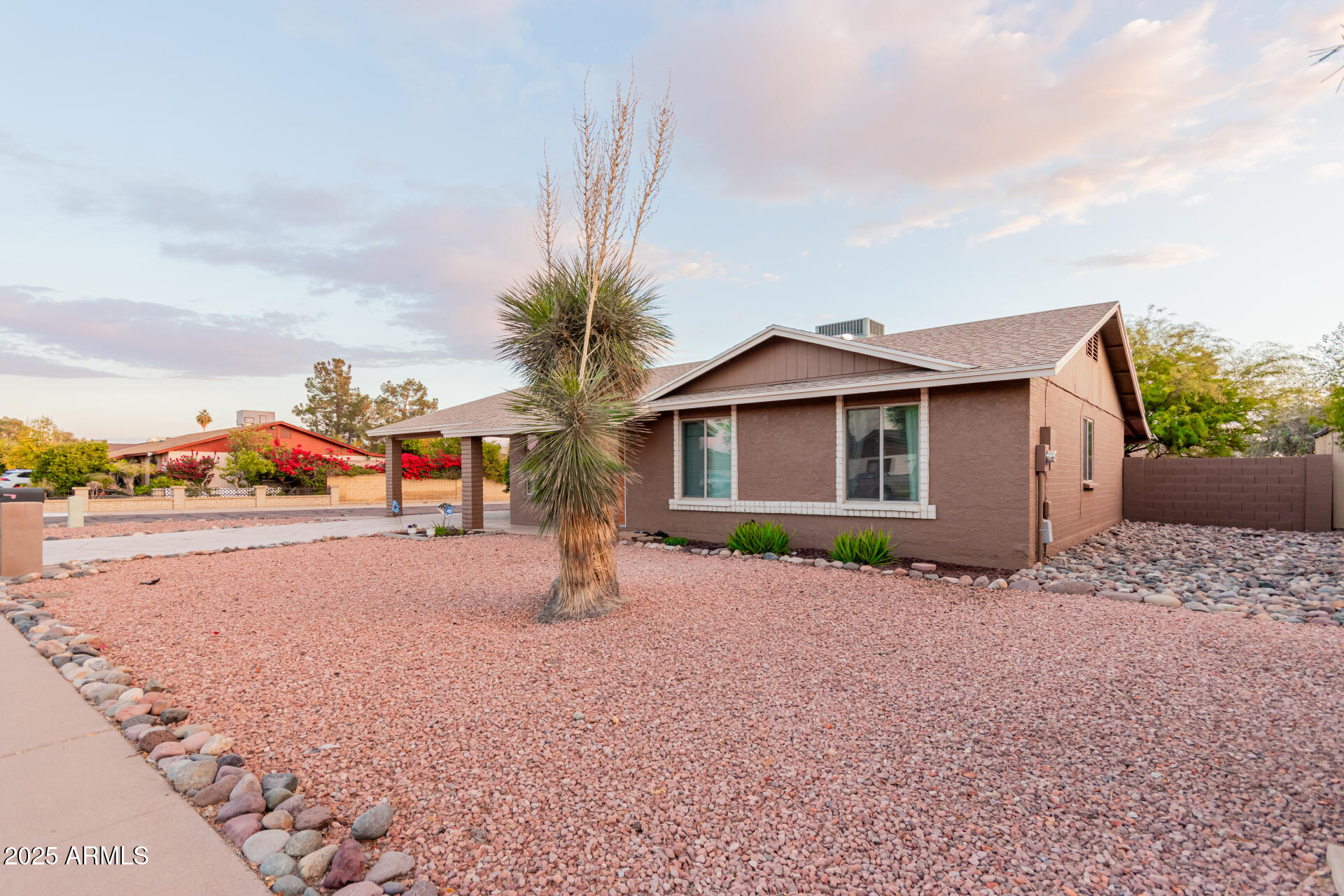 4001 W LUPINE Avenue