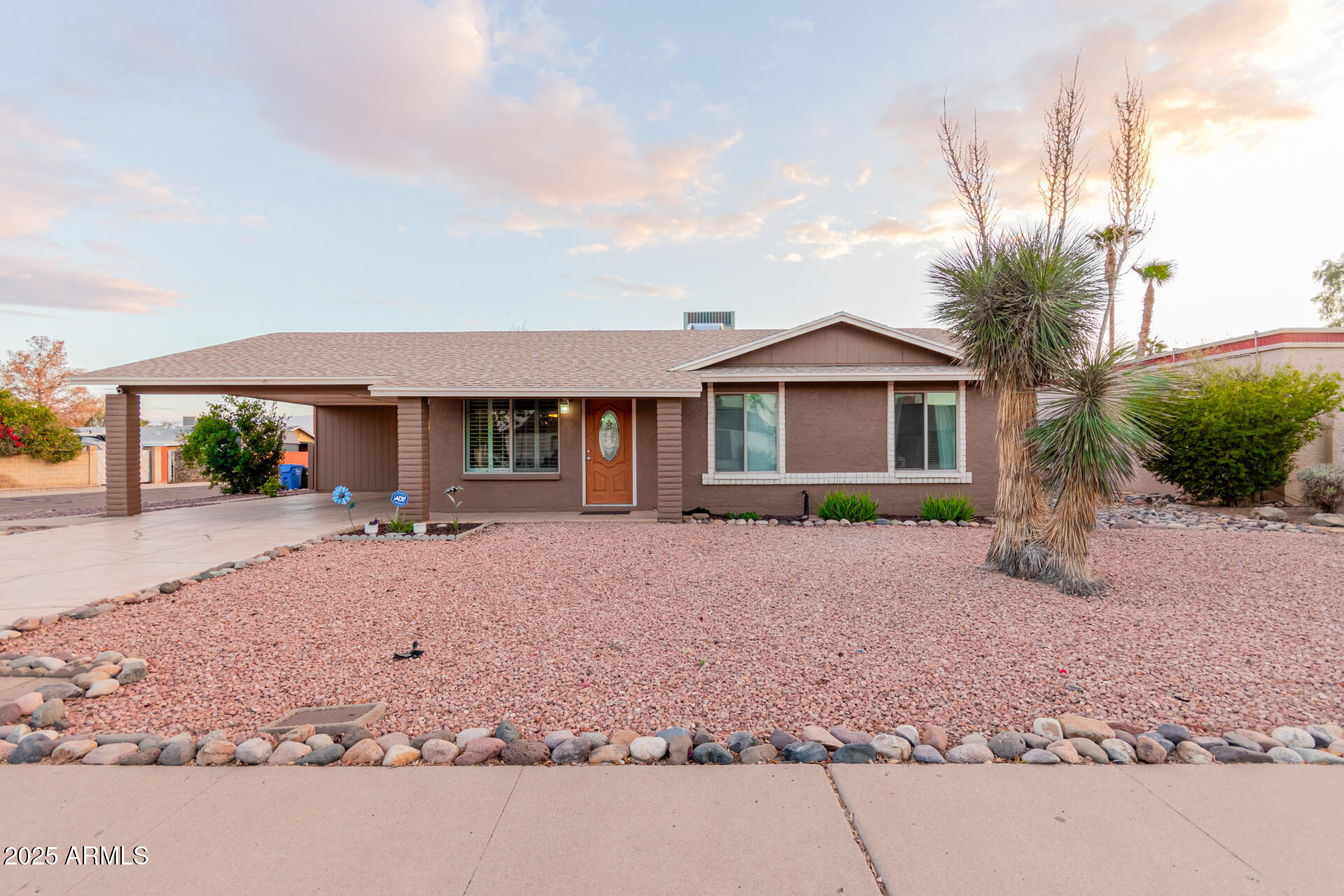 4001 W LUPINE Avenue