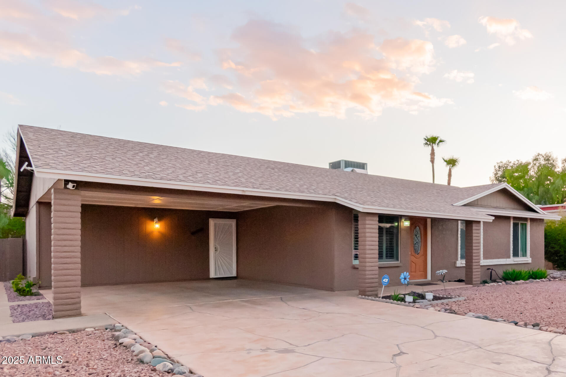 4001 W LUPINE Avenue