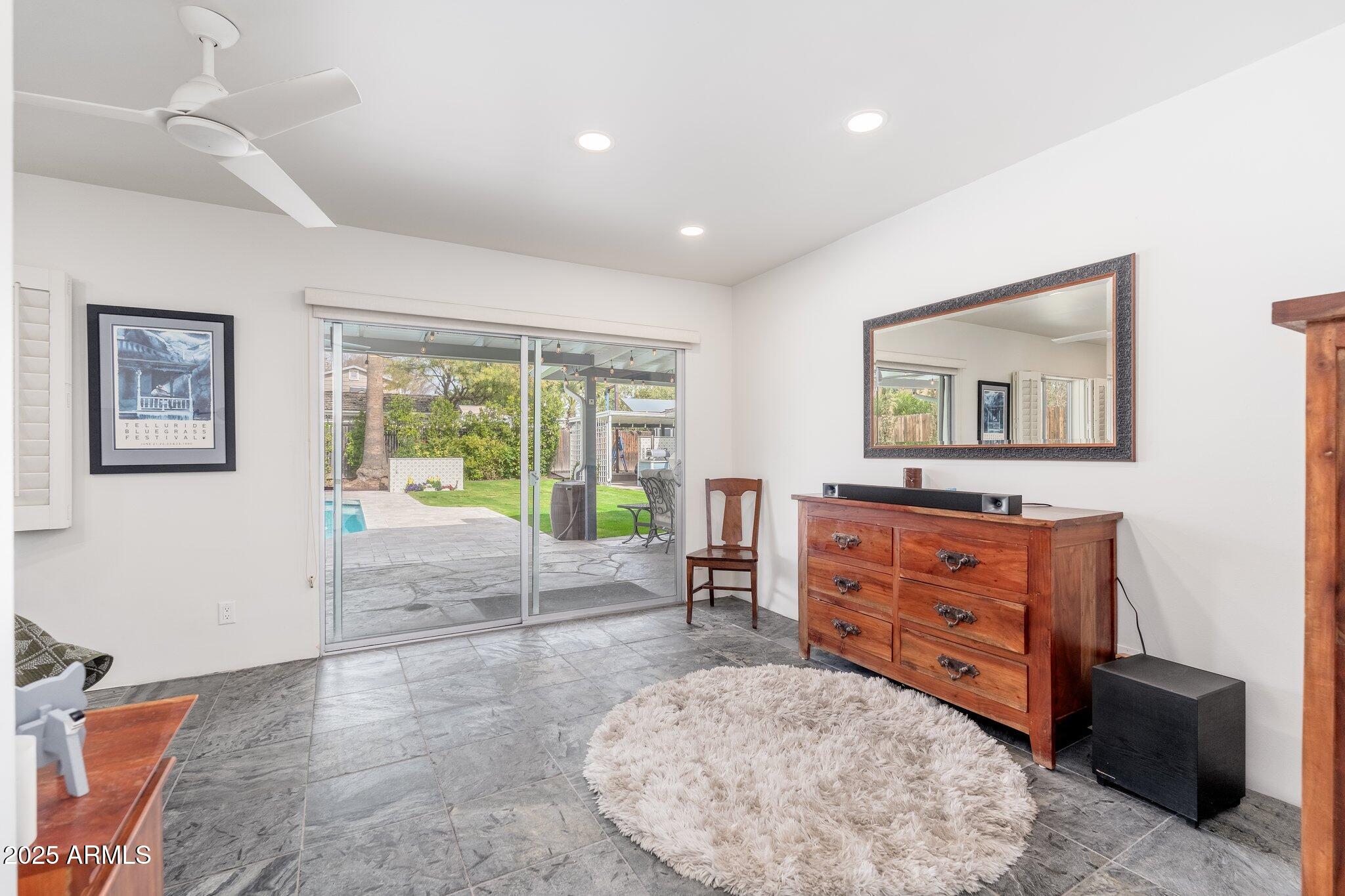 300 W OREGON Avenue