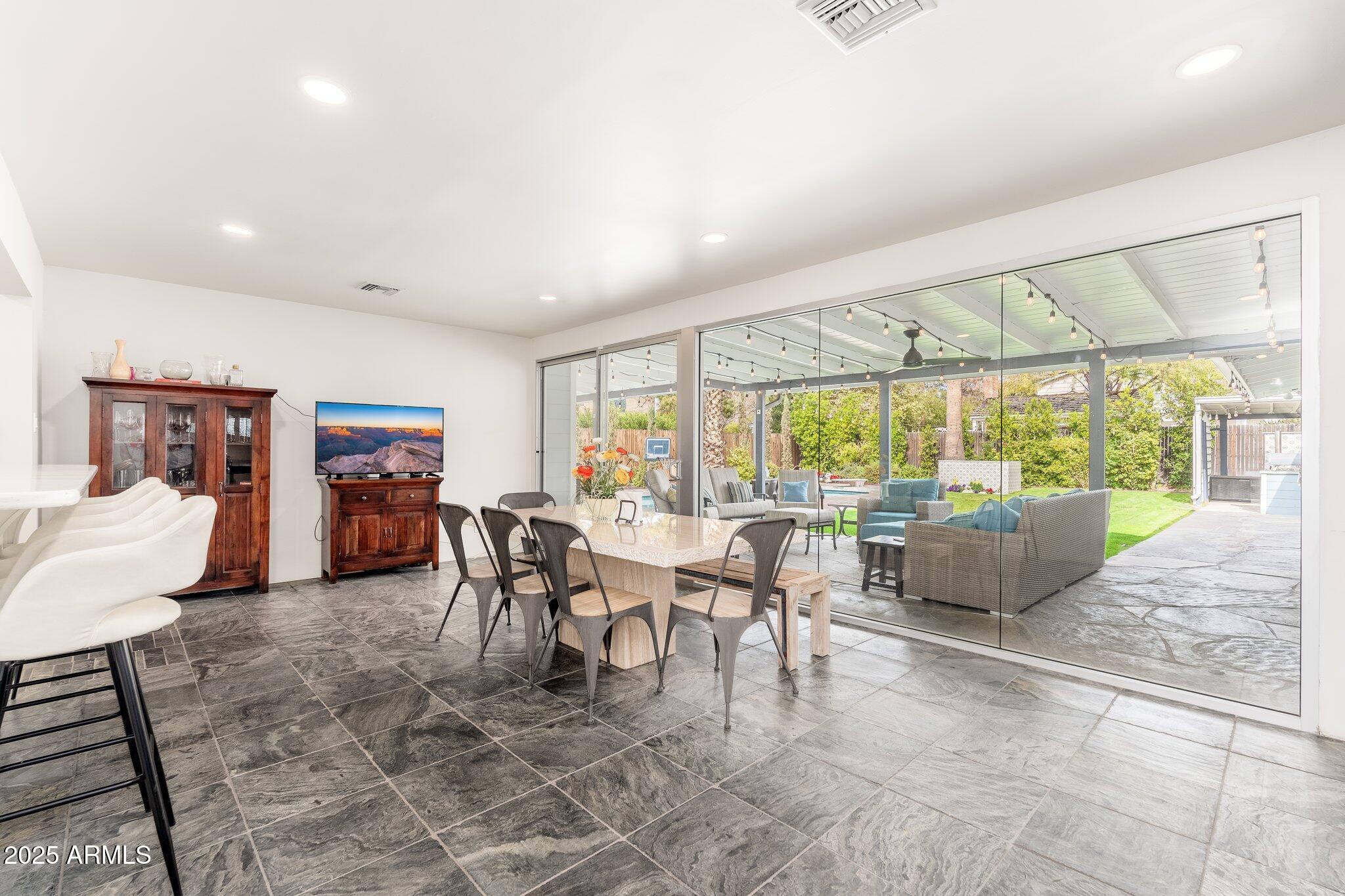 300 W OREGON Avenue