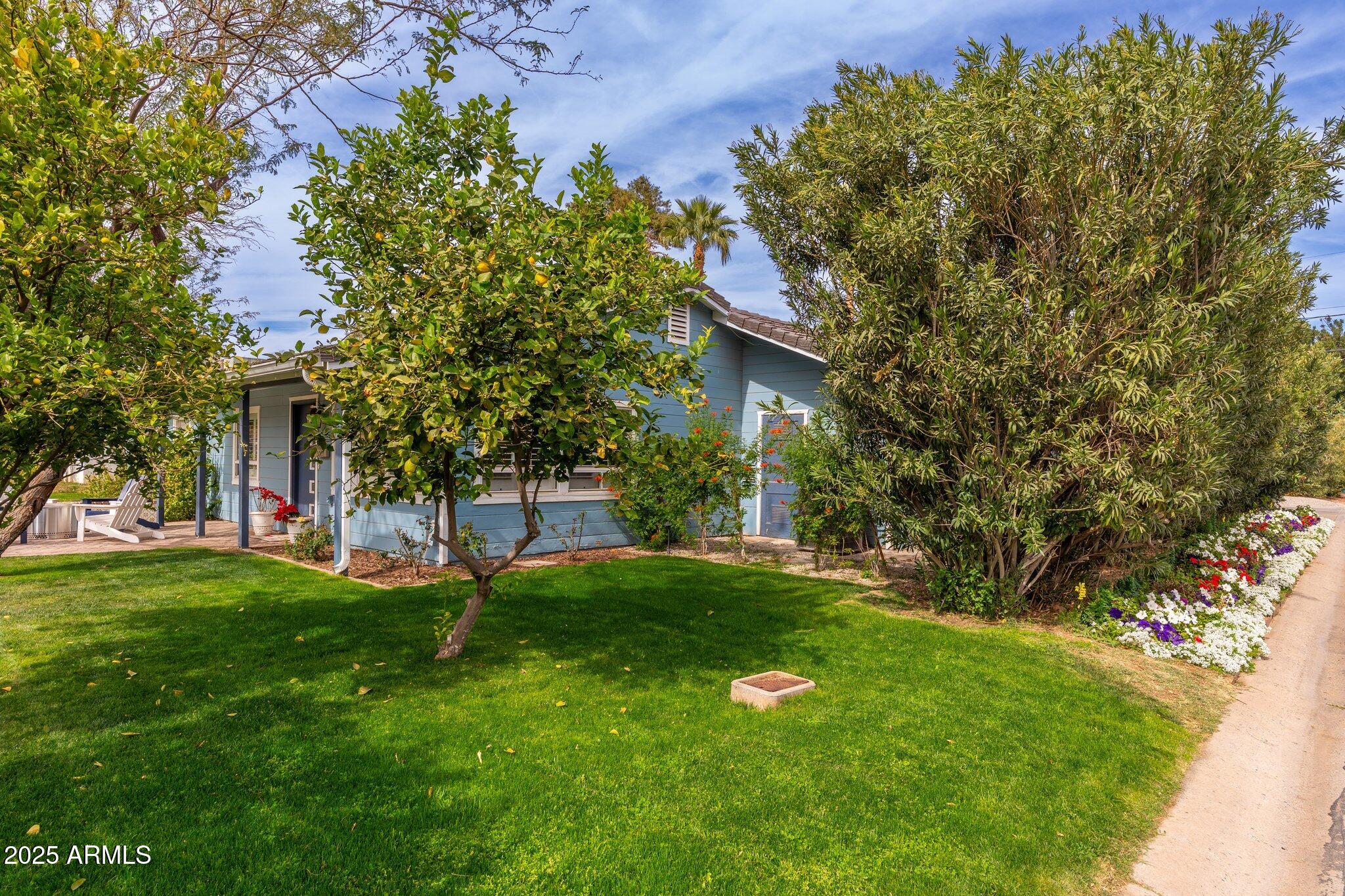 300 W OREGON Avenue