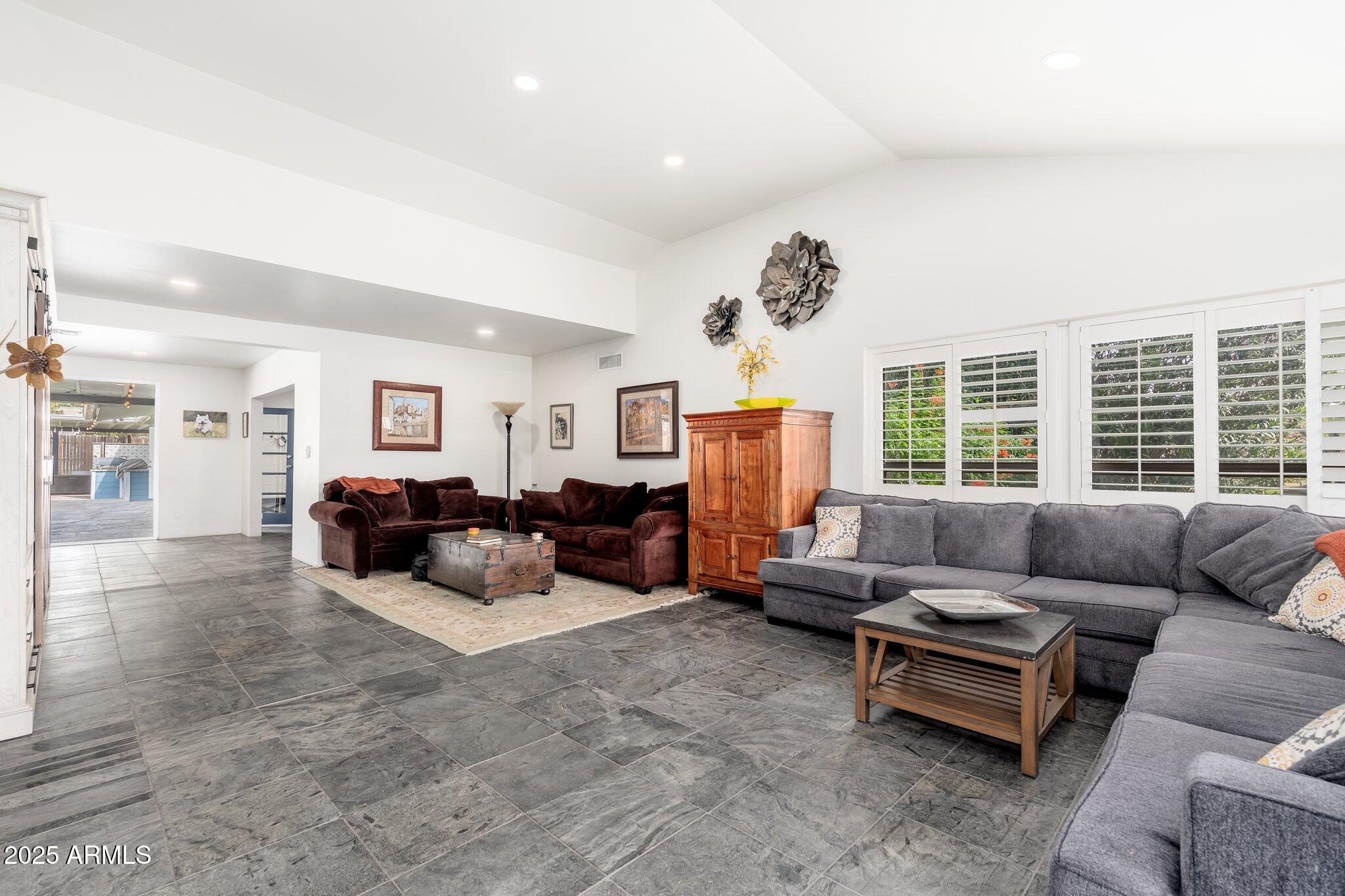 300 W OREGON Avenue