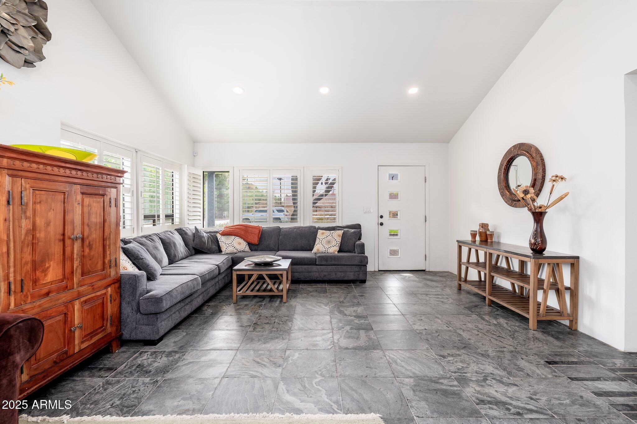 300 W OREGON Avenue