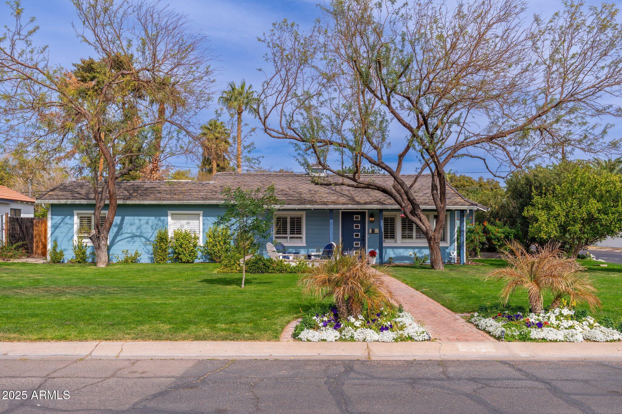 300 W OREGON Avenue
