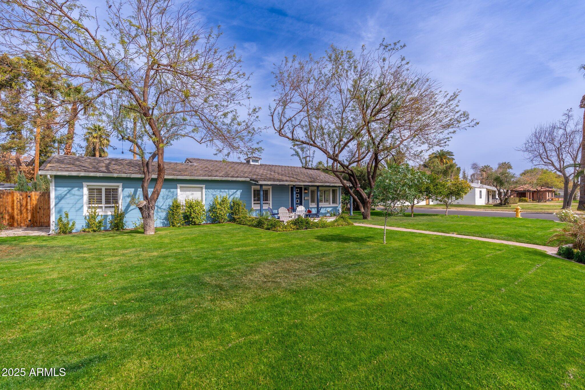 300 W OREGON Avenue
