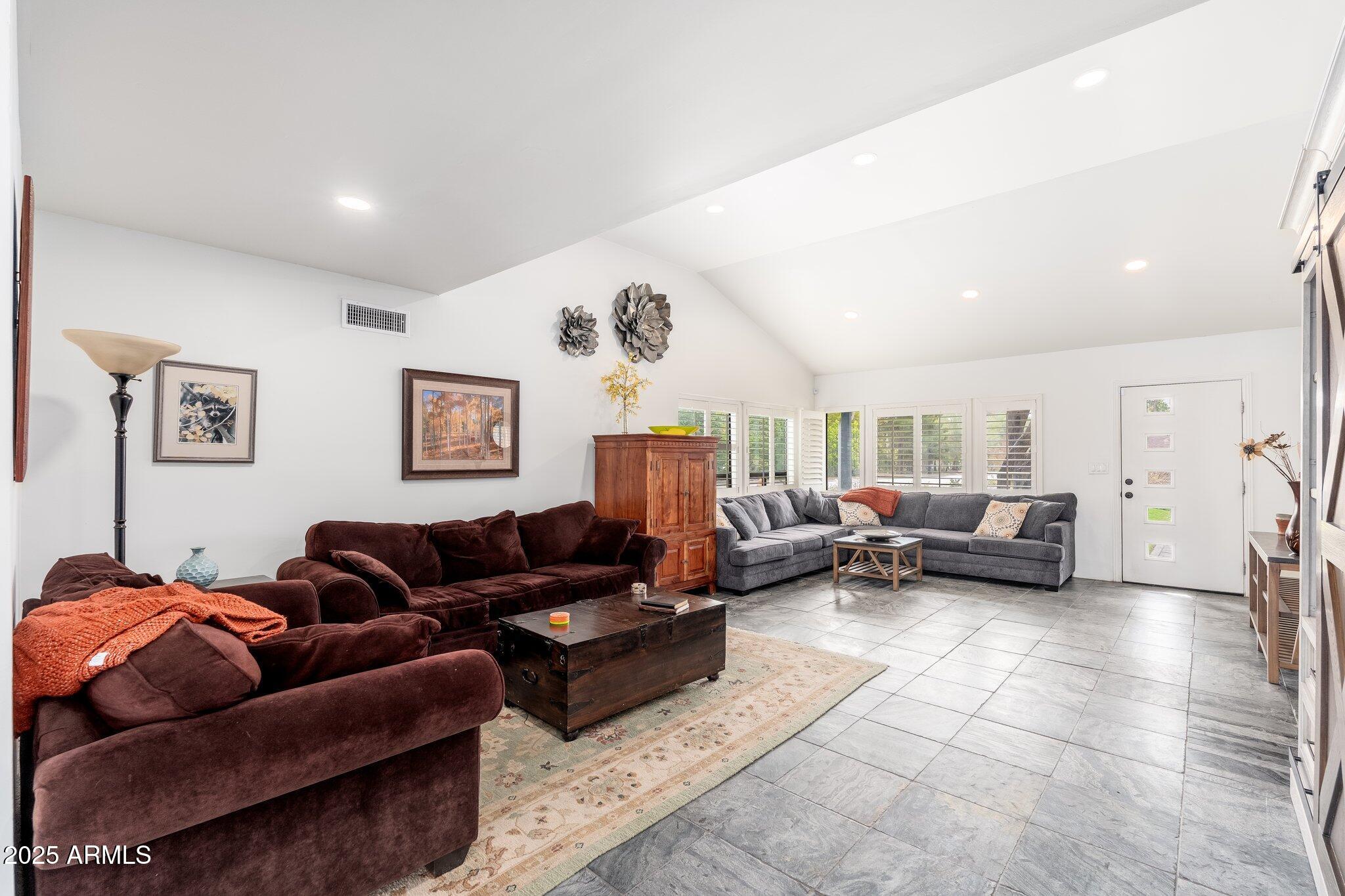 300 W OREGON Avenue