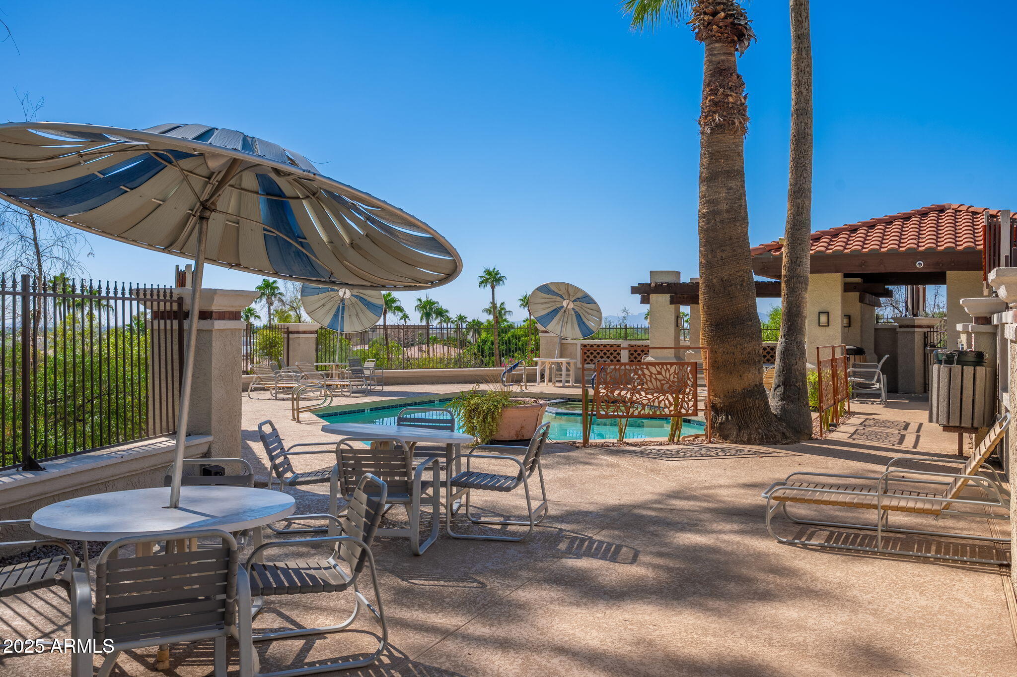 7557 N DREAMY DRAW Drive 219