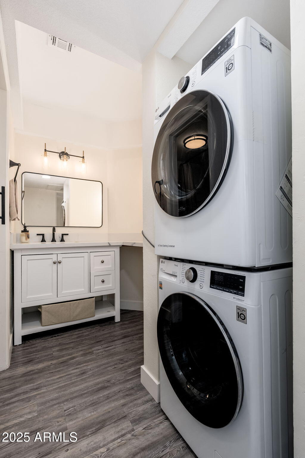 7557 N DREAMY DRAW Drive 219