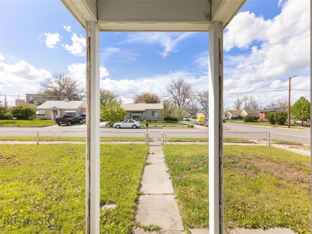 1305 W Geyser