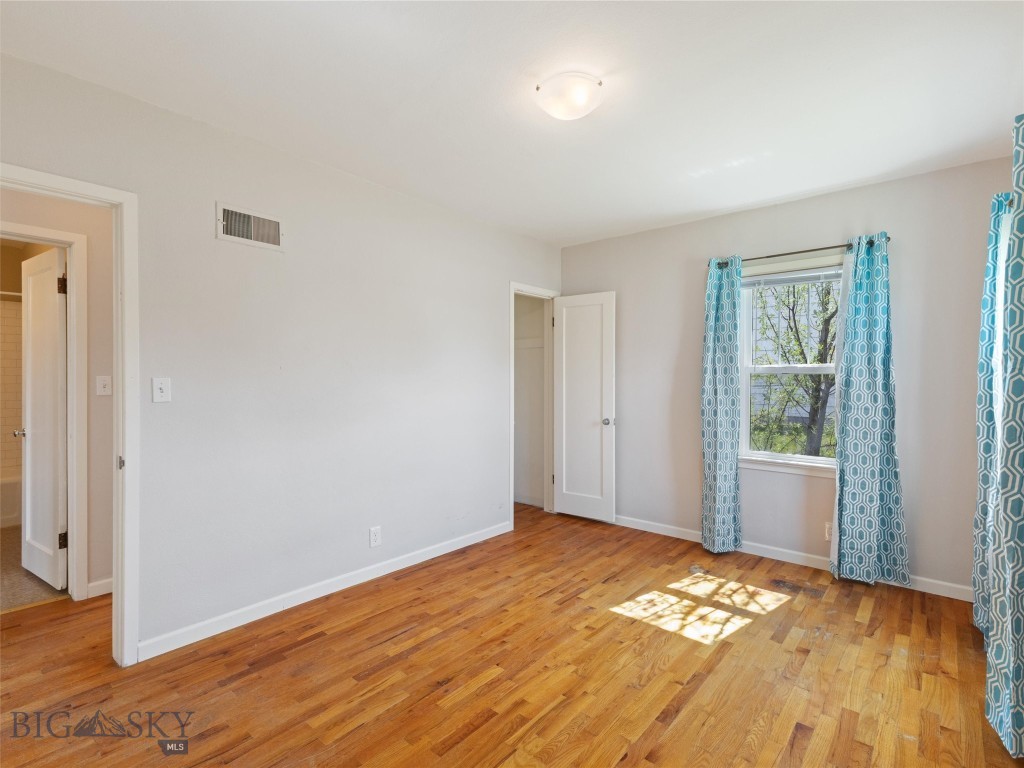 1305 W Geyser