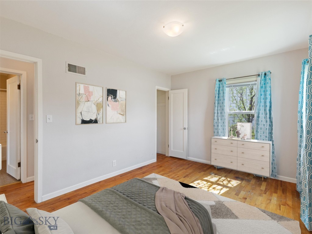 1305 W Geyser