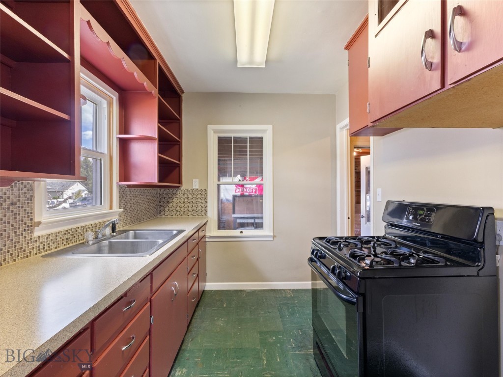 1305 W Geyser