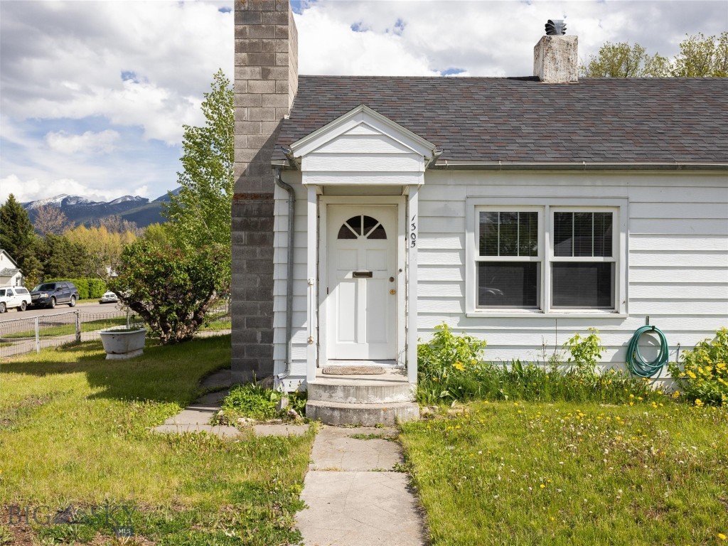 1305 W Geyser
