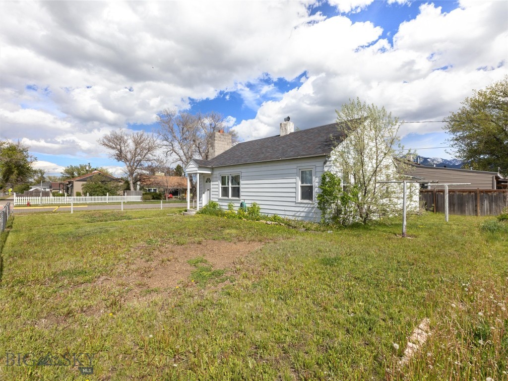 1305 W Geyser
