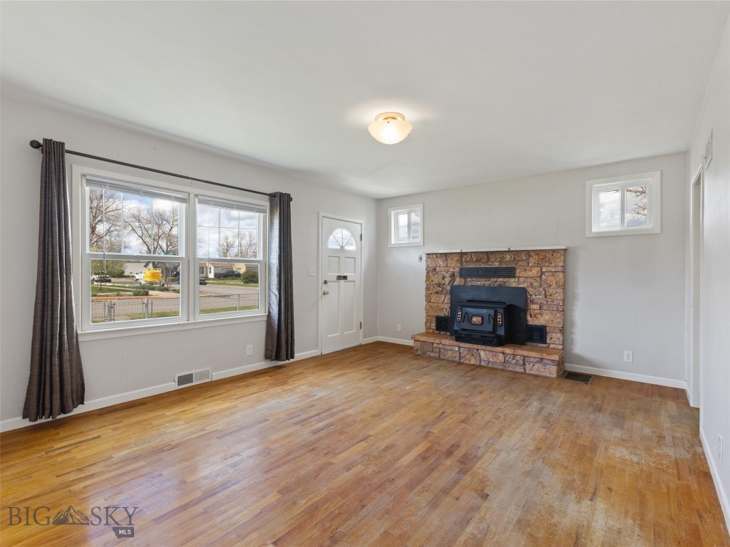 1305 W Geyser