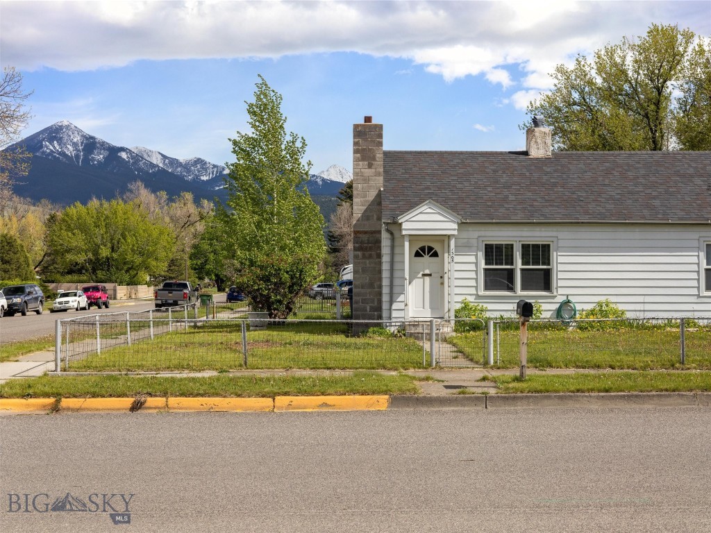 1305 W Geyser