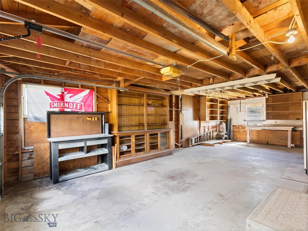 1305 W Geyser