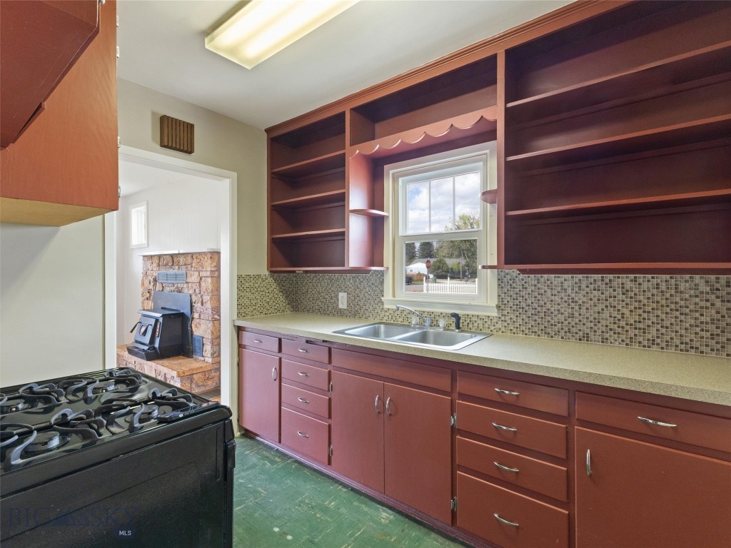 1305 W Geyser