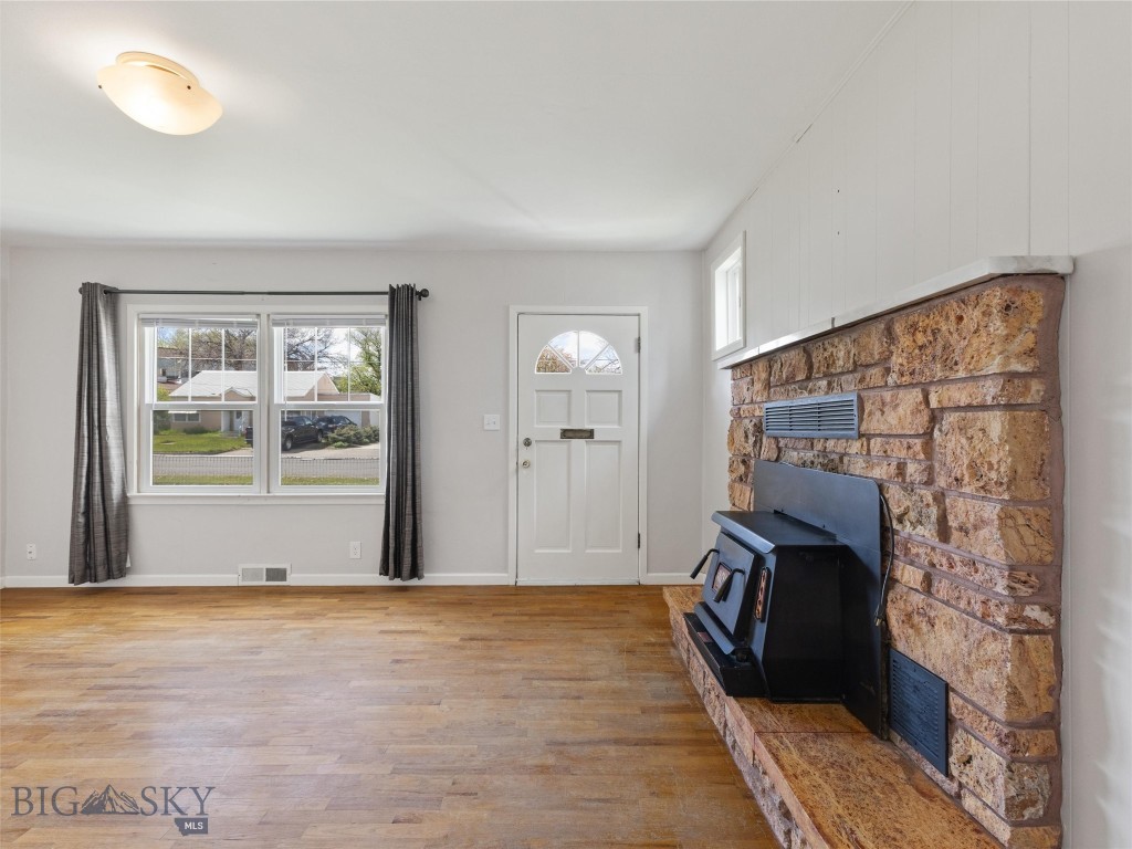 1305 W Geyser